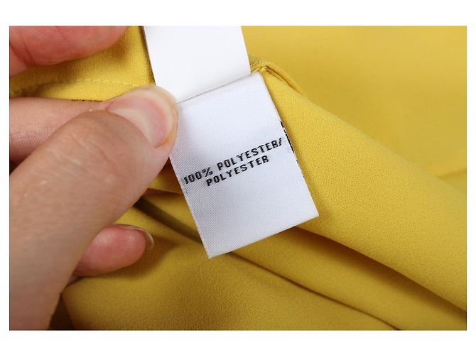 Diane von Furstenberg Top crepé amarillo cuello V - vista 14