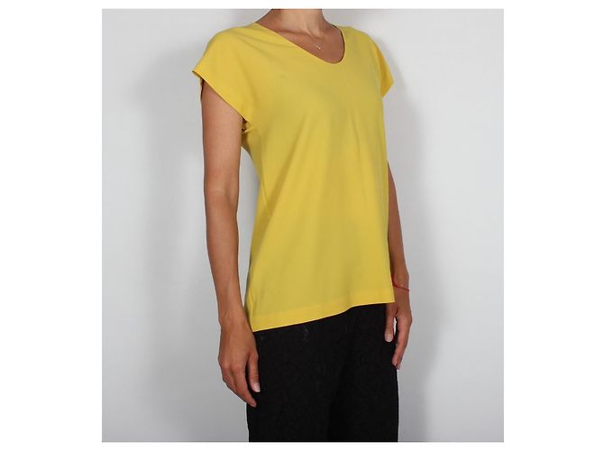 Diane von Furstenberg Top crepé amarillo cuello V - vista 3