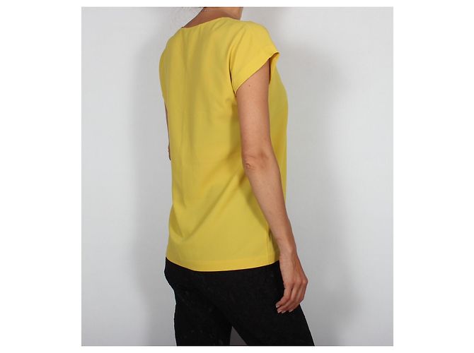 Diane von Furstenberg Top crepé amarillo cuello V - vista 4