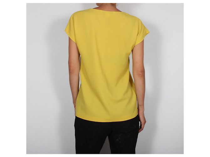 Diane von Furstenberg Top crepé amarillo cuello V - vista 5