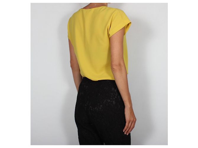 Diane von Furstenberg Top crepé amarillo cuello V - vista 8
