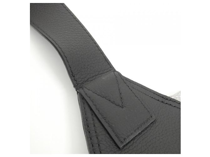 Borsa a tracolla Louis Vuitton LV Touch Delta Sling Bag Nero - vista 4