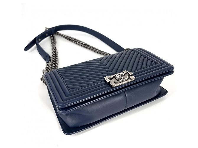 Le Boy Bolsa de ombro em couro azul marinho Chanel - vista 3