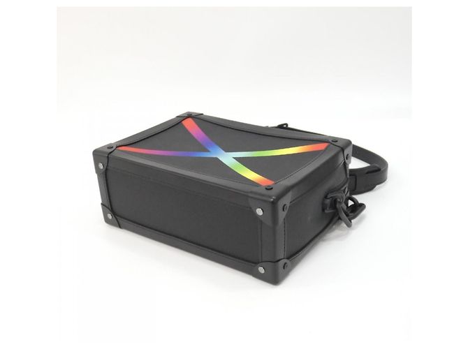 Borsa a tracolla Louis Vuitton Taiga Rainbow Color Soft Trunk Nero - vista 3