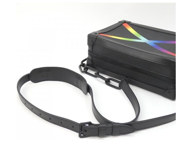 Borsa a tracolla Louis Vuitton Taiga Rainbow Color Soft Trunk Nero - vista 8