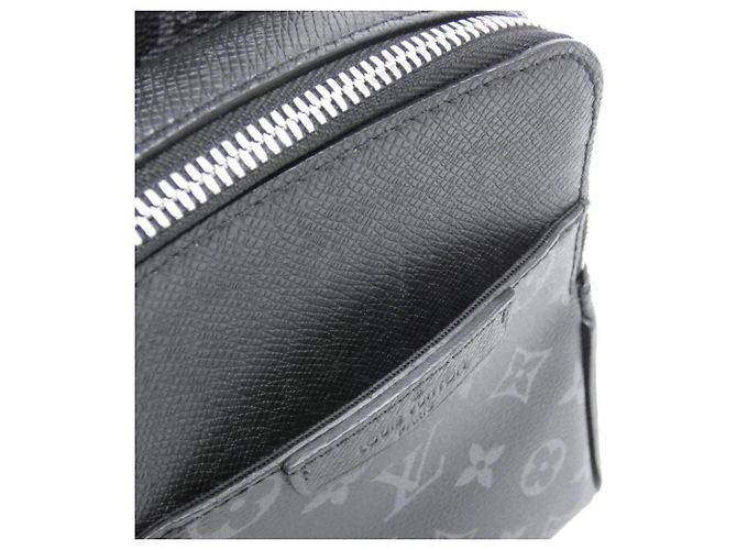 Borsa a tracolla Louis Vuitton Taiga Lama Outdoor Nero - vista 5