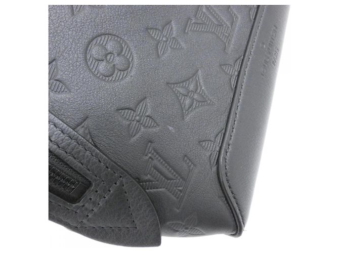 Borsa a tracolla Louis Vuitton Monogram Shadow Duo Sling Bag Nero - vista 4