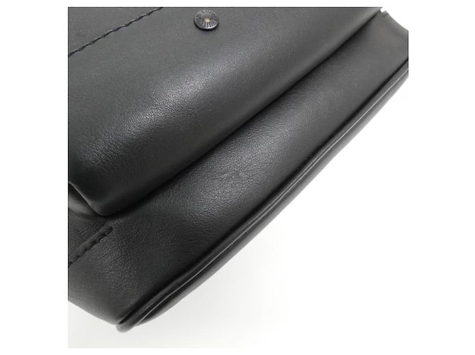 Borsa a tracolla Louis Vuitton Monogram Shadow Racer Nero - vista 4