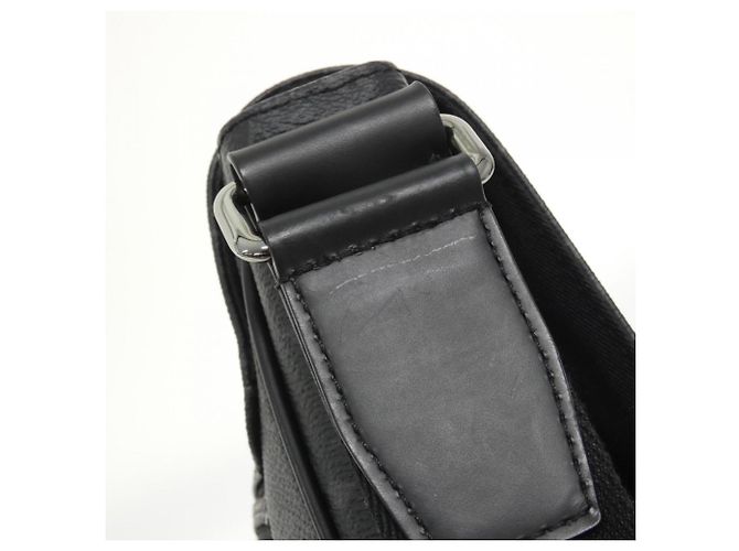 Louis Vuitton Monogram Eclipse District MM Schultertasche Schwarz Monogramm - Ansicht 7