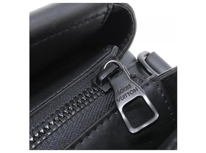 Louis Vuitton Monogram Seal Steamer Tote M58710 Nero - vista 5