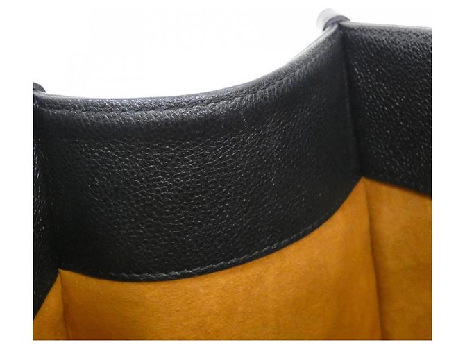 Borsa Louis Vuitton Monogram Empreinte OnTheGo MM Nero - vista 8