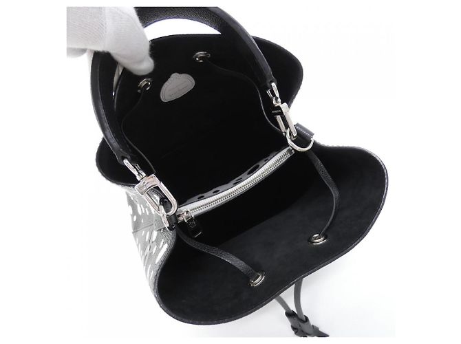 Néonoé Borsa a Spalla Louis Vuitton Monogram Empreinte Neo Noe MM Nero - vista 7