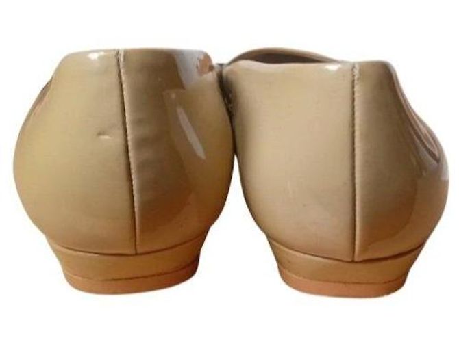 Prada Ballerine a punta in vernice beige - vista 10