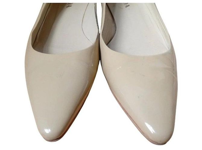 Prada Ballerine a punta in vernice beige - vista 8