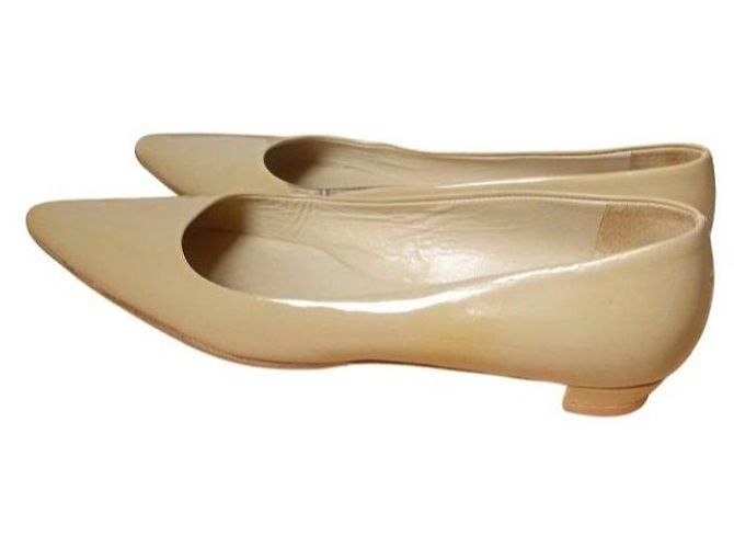 Prada Ballerine a punta in vernice beige - vista 9