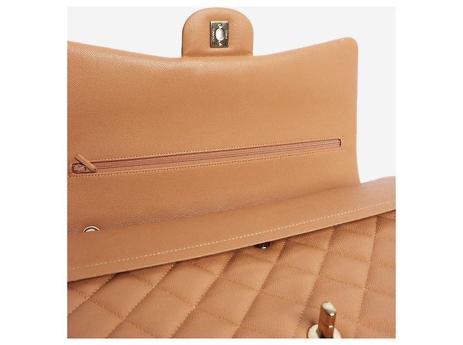 Chanel Bolsa maxi Classic Double Flap acolchoada em caviar Blush - vista 4