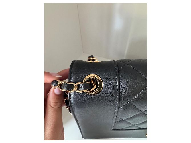 Chanel Classic Flap Medium in agnello nero - vista 2