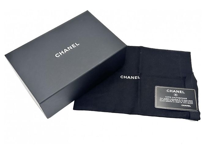 Boy Borsa a tracolla Chanel in pelle di vitello martellata nera Nero - vista 7
