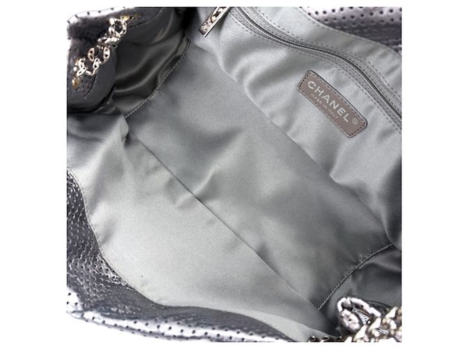 Borsa a tracolla Chanel da donna in argento traforato - vista 4