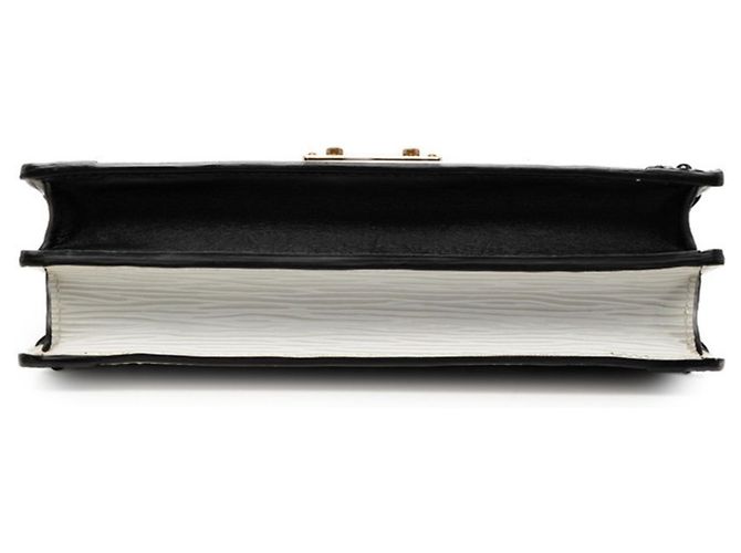 Borsa a tracolla con catena Louis Vuitton Epi Trunk Clutch Nero Bianco - vista 3