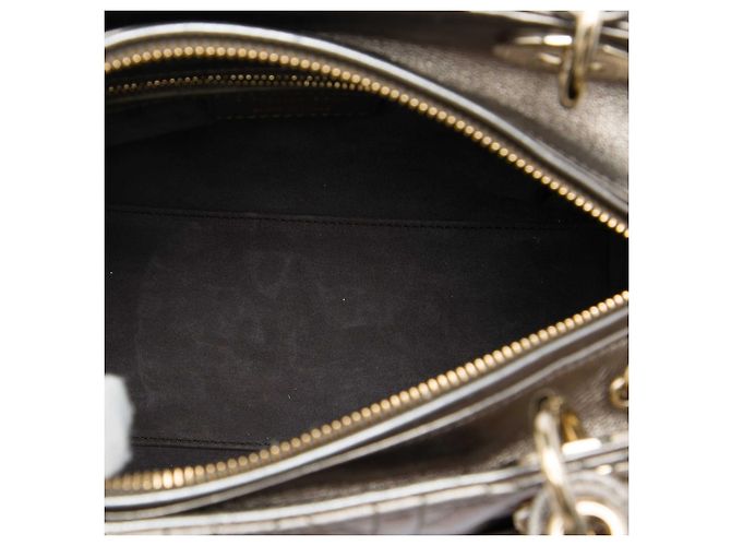 Lady Dior in agnello metallizzato argento, misura Medium - vista 4