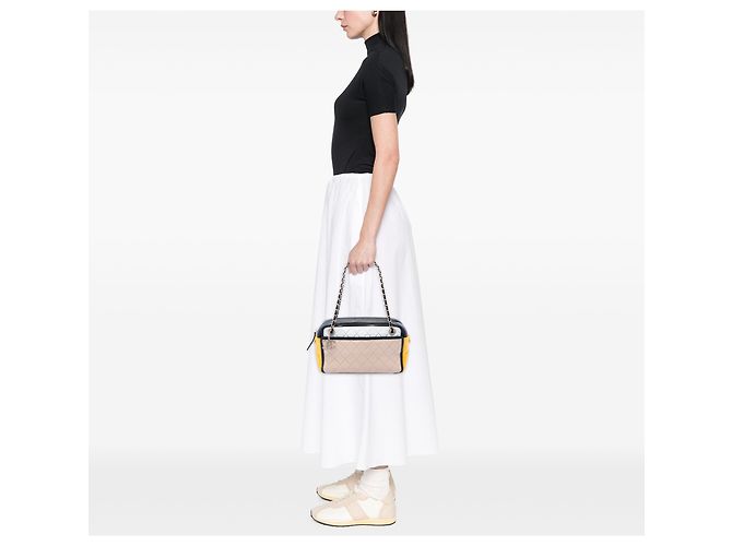 Camera Pochette caméra Chanel Beige Tricolor en peau d'agneau matelassée avec graphisme - vue 6