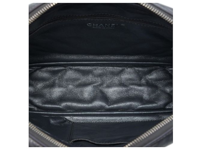 Camera Borsa a tracolla Chanel Reissue 2.55 in pelle di vitello trapuntata metallizzata grigia Medium Marrone Grigio antracite - vista 4