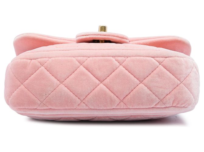 Chanel Mini Flap em veludo acolchoado rosa com fecho duplo - vista 3