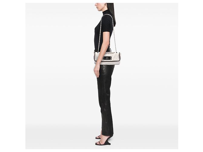 Chanel White Quilted Lambskin East West Mademoiselle Flap Bianco - vista 6