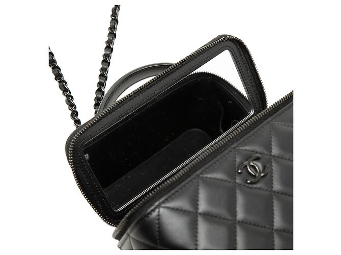 Vanity Chanel Beauty Case So Black in agnello nero piccolo con manico e catena - vista 6