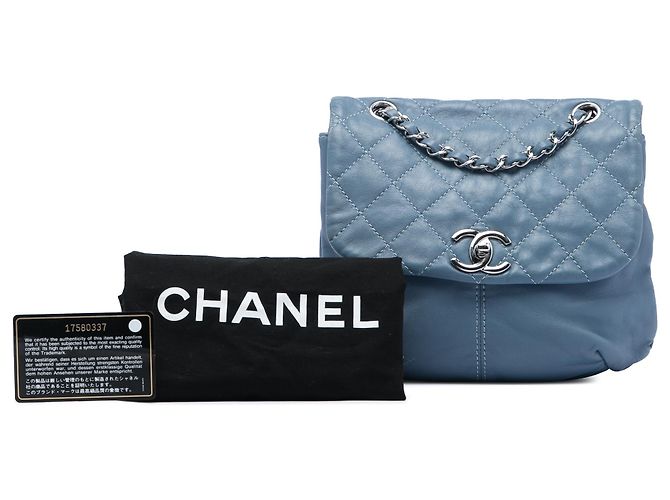 Chanel Blue Mini Quilted Lambskin Trianon Messenger Flap Blu chiaro - vista 6