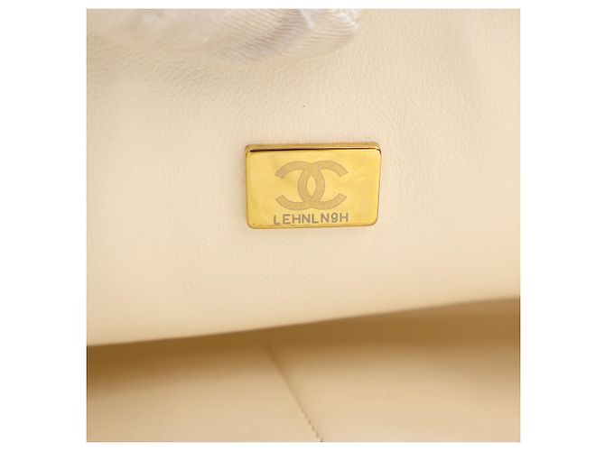 Chanel White Medium Classic Caviar Double Flap Bianco Crudo - vista 3
