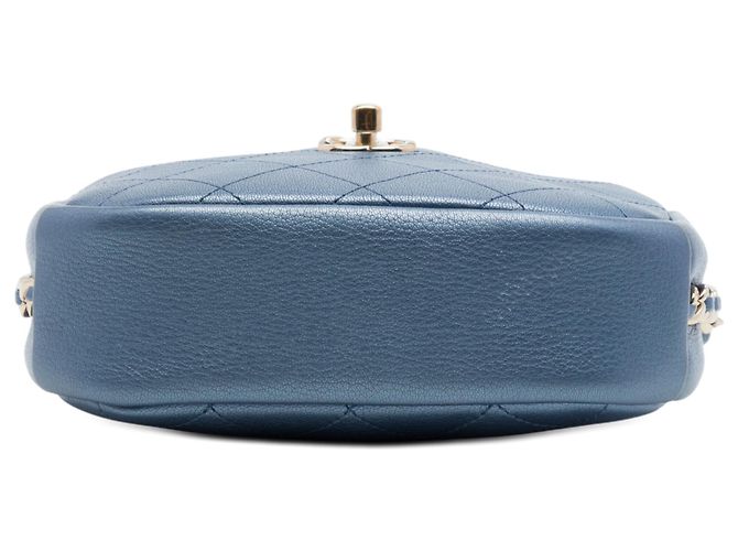 Bolso Chanel Blue Small Quilted Metallic Goatskin Casual Trip Camera Bag Azul - vista 3