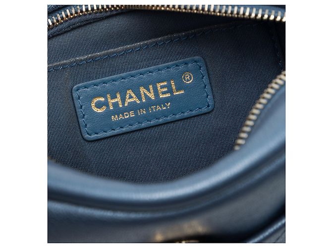 Bolso Chanel Blue Small Quilted Metallic Goatskin Casual Trip Camera Bag Azul - vista 5