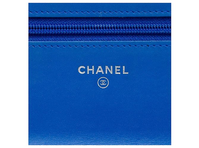 Portafoglio Chanel Boy trapuntato in vernice blu con catena - vista 5