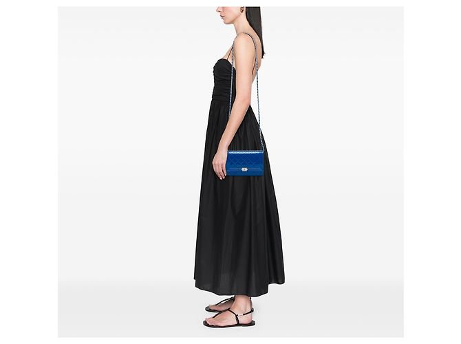 Portafoglio Chanel Boy trapuntato in vernice blu con catena - vista 6