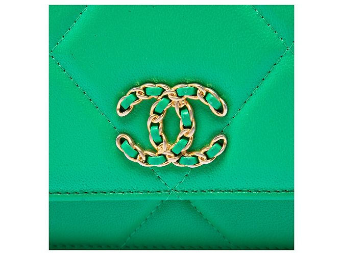 Wallet On Chain Portafoglio con catena 19 in agnello trapuntato verde Chanel - vista 5
