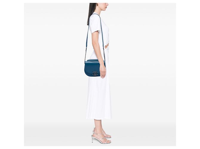 Chanel Blue Medium in pelle di vitello lucida e capra trapuntata Coco Curve Flap - vista 6
