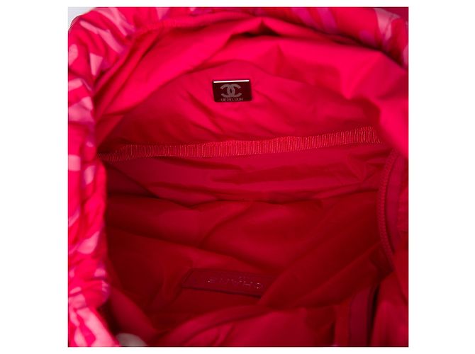 Zaino convertibile Chanel Coco Neige in nylon stampato rosa - vista 4
