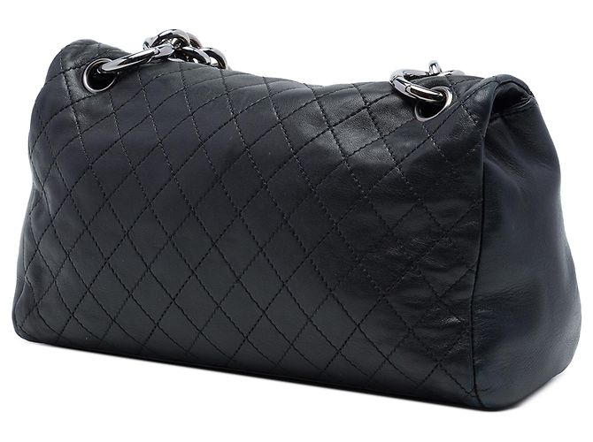 Anello a catena Chanel Black Quilted Calfskin Bijoux Chain Flap Nero - vista 2