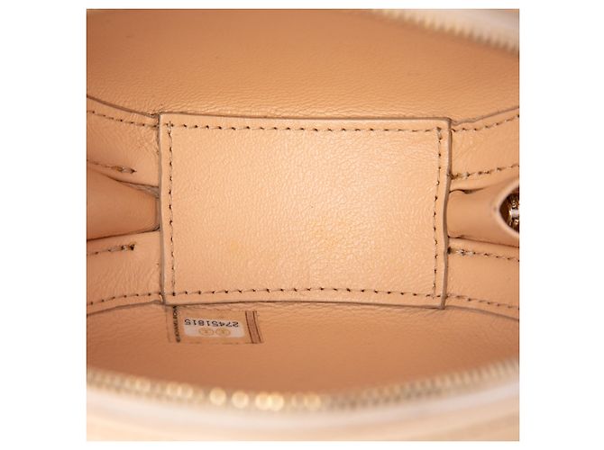 Borsa a tracolla rotonda Chanel in pelle di vitello beige con cuciture, logo, strass e catena di perle - vista 4