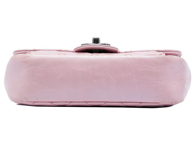 Chanel Mini Flap Coco Pleats en piel de becerro metalizada acolchada rosa con cadena - vista 3