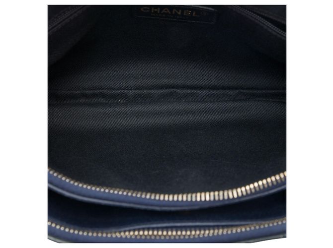 Chanel Blue Quilted Patent CC Crown Double Zip Crossbody Bleu Bleu Marine - vue 4