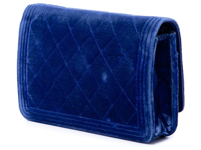 Portafoglio Boy Chanel in velluto trapuntato blu con catena - vista 2