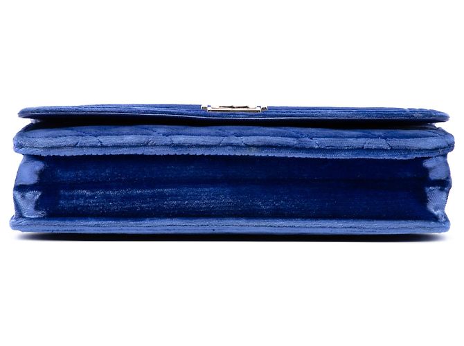 Portafoglio Boy Chanel in velluto trapuntato blu con catena - vista 3