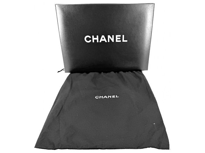 Borsa a tracolla Chanel in agnello nero - vista 9