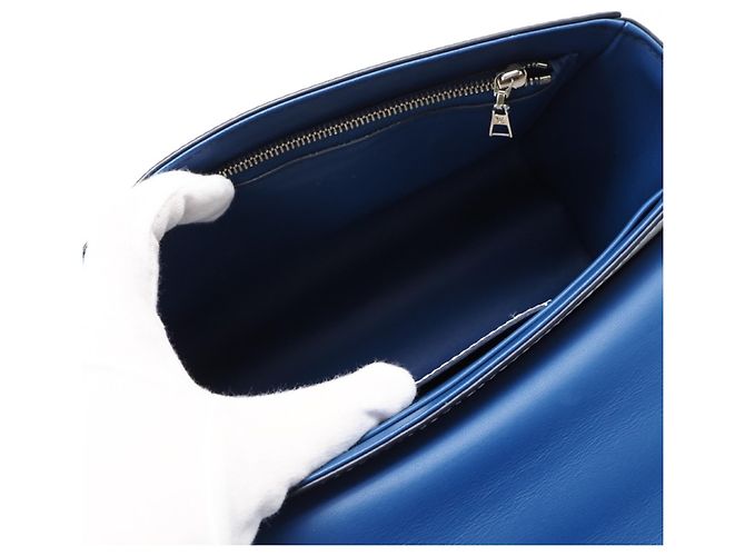Borsa a tracolla Louis Vuitton Epi Twist MM Bianco Blu - vista 16