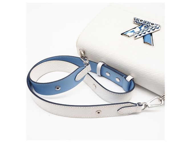 Borsa a tracolla Louis Vuitton Epi Twist MM Bianco Blu - vista 8