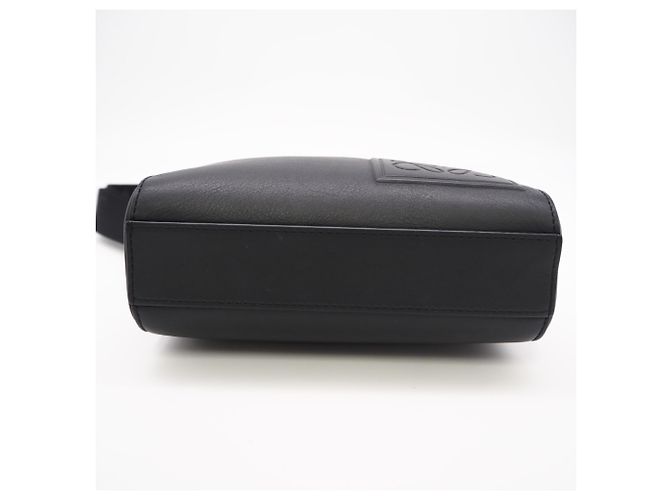 Borsa a tracolla camera in raso e pelle di vitello Anagram Loewe Nero - vista 6