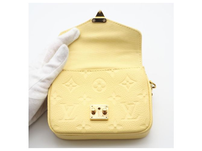 Borsa a Spalla Louis Vuitton Monogram Empreinte Micrometis Giallo - vista 11